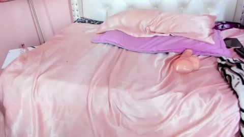 valentinee_xo online show from July 28, 9:26 am