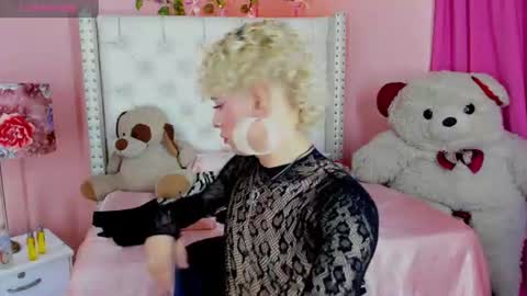 valentinee_xo online show from August 1, 5:24 am