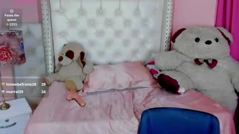 valentinee_xo online show from August 1, 7:36 am