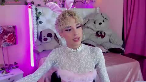 valentinee_xo online show from August 4, 6:10 am