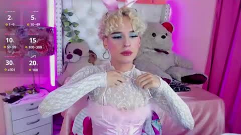 valentinee_xo online show from August 6, 7:18 am