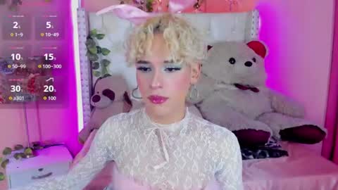 valentinee_xo online show from August 6, 8:24 am
