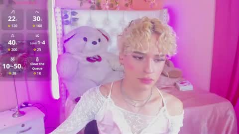 valentinee_xo online show from August 12, 7:00 am