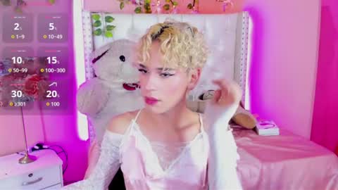 valentinee_xo online show from August 12, 11:01 am