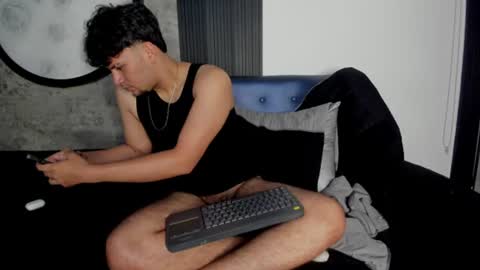 valentino_stonee online show from August 6, 2:10 am