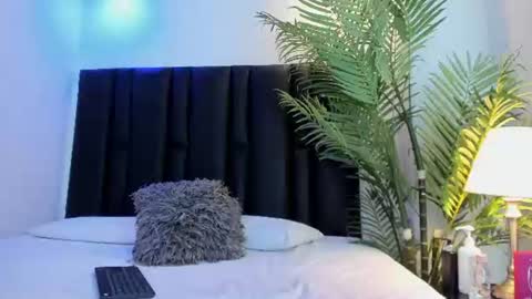 valeri_tafur online show from July 31, 2:23 pm