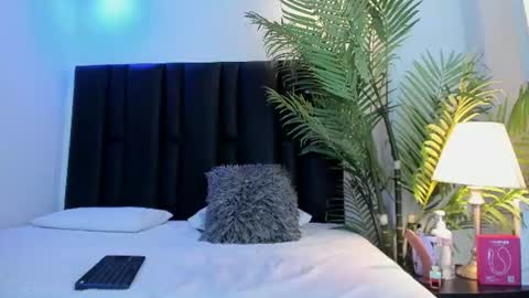 valeri_tafur online show from August 1, 1:17 pm