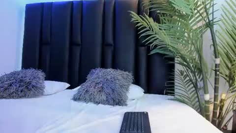 valeri_tafur online show from August 3, 4:36 pm
