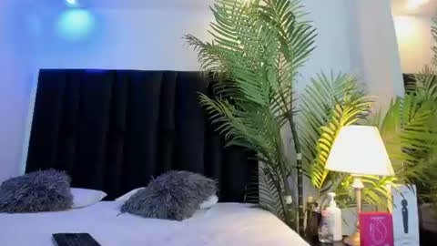 valeri_tafur online show from August 4, 11:07 am