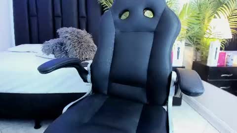 valeri_tafur online show from August 6, 3:22 pm