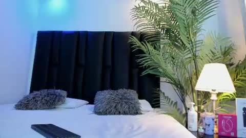 valeri_tafur online show from August 9, 11:22 am