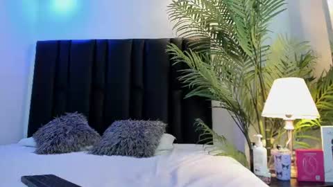 valeri_tafur online show from August 9, 2:40 pm