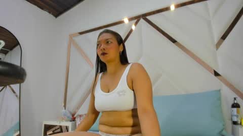 valeria_gil_ online show from August 9, 3:57 pm