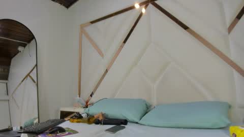 valeria_gil_ online show from August 9, 7:15 pm