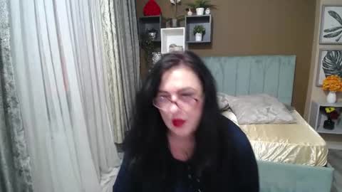 valeriasmiths online show from August 5, 8:01 am
