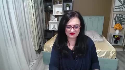 valeriasmiths online show from August 5, 12:36 pm
