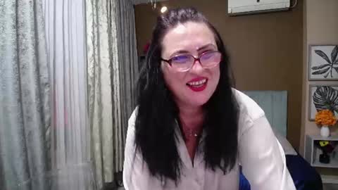 valeriasmiths online show from August 12, 8:16 am