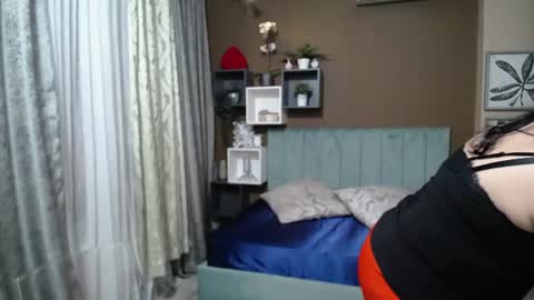 valeriasmiths online show from August 14, 11:58 am