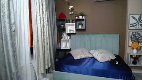 valeriasmiths online show from August 15, 5:22 am