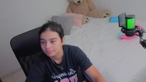 valerihouse_ online show from July 25, 1:53 am