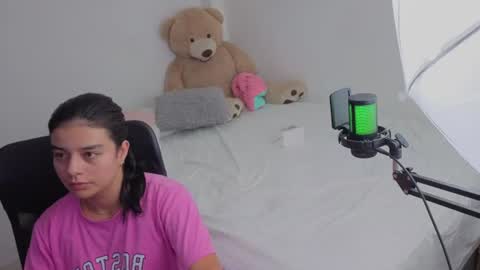 valerihouse_ online show from August 4, 1:35 am
