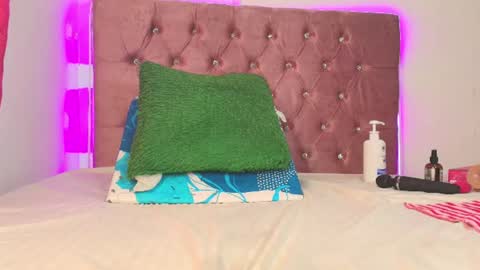 valery_adams13 online show from July 17, 1:00 pm