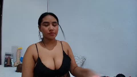valesaenz online show from August 6, 3:22 pm