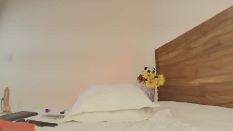 Valeska  online show from August 7, 1:05 am