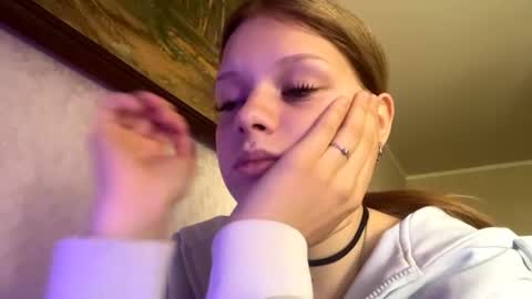 valoriemosholder online show from September 10, 1:32 pm