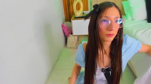 vane_coral online show from August 2, 2:02 pm