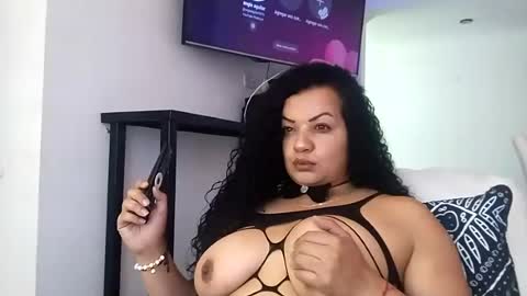 vanessa and samantha online show from July 7, 12:20 pm