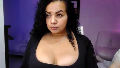 vanessa and samantha online show from August 11, 3:41 am