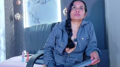 vanessa_7_ online show from August 11, 5:48 pm