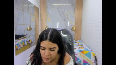 vanessa online show from August 8, 7:25 pm