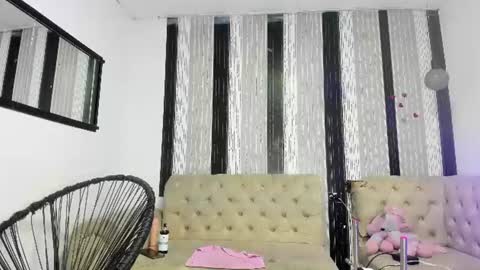 vanessa_wild2 online show from August 10, 4:19 pm