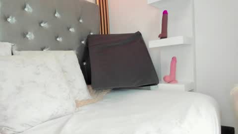 vanessaa_squirt online show from August 9, 5:52 am