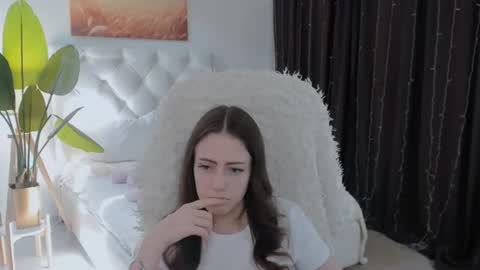 vanessaanerson online show from August 4, 10:34 am