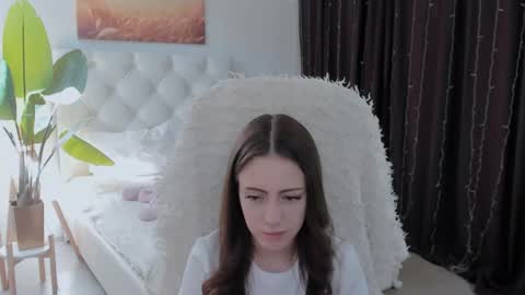 vanessaanerson online show from August 4, 11:40 am