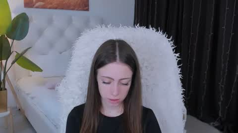 vanessaanerson online show from August 5, 8:12 am