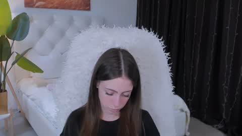 vanessaanerson online show from August 5, 9:29 am