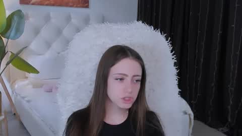 vanessaanerson online show from August 5, 11:41 am