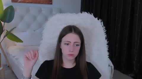 vanessaanerson online show from August 5, 12:58 pm