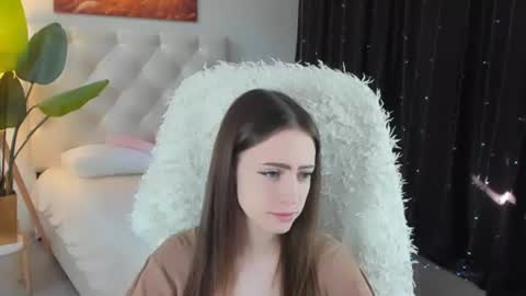 vanessaanerson online show from August 14, 8:18 am