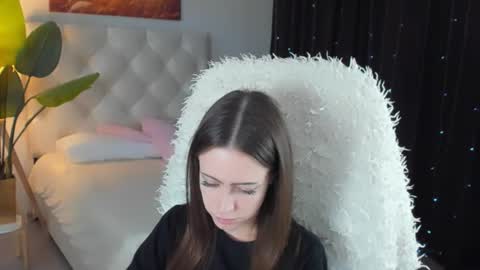 vanessaanerson online show from August 14, 2:43 pm