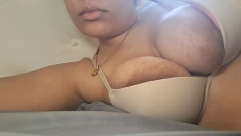 vanessareign online show from March 9, 7:10 pm