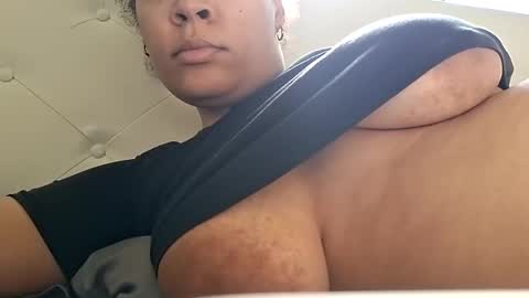 vanessareign online show from March 17, 2:55 pm