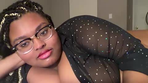 vanessaskyies online show from May 16, 6:02 am