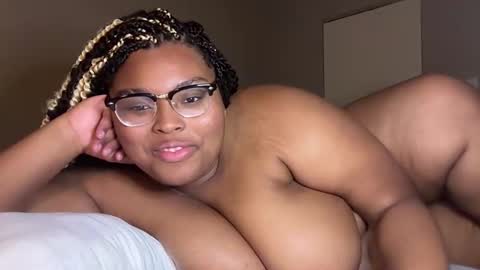 vanessaskyies online show from May 17, 6:14 am