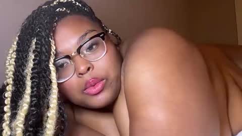vanessaskyies online show from June 1, 3:20 am