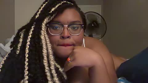 vanessaskyies online show from June 8, 5:46 am